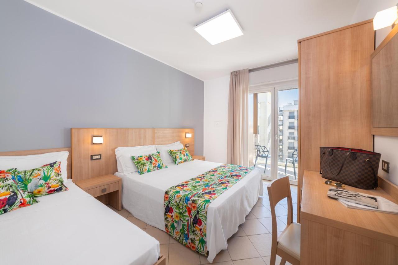 Hotel Amalfi - Smart Hotel Riccione Kültér fotó