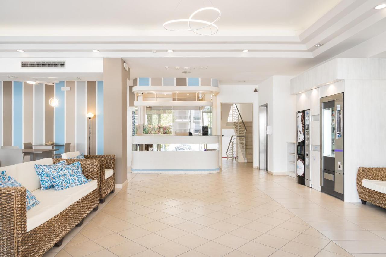 Hotel Amalfi - Smart Hotel Riccione Kültér fotó